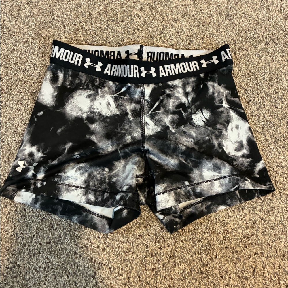 Under Armour Black and Gray Patterned Shorts
